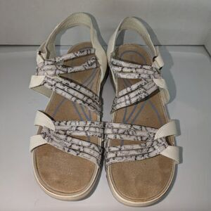 Baretraps Womens Nylah Faux Leather Footbed Sandals Cream Size 9.5 Medium Width